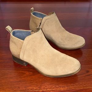 Toms Bootie Tan with Small Heel Women’s 8